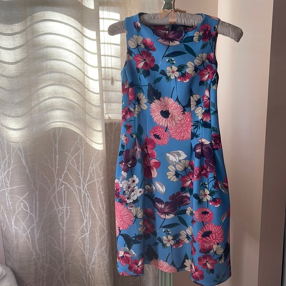 Vince Camuto Dress- Floral, with pockets - Gorgeous Sz 2 - Picture 1 of 6